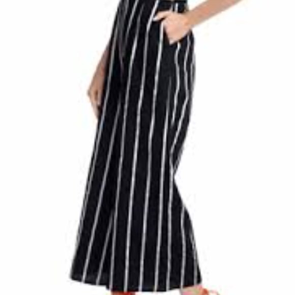 cute & classy black and white striped romper jumpsuit short wide leg cut NWOT - Picture 11 of 11